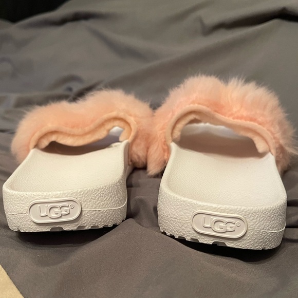 Comfy Barbie! Brand New, Never Worn UGG Slides/Slipper - Picture 5 of 5